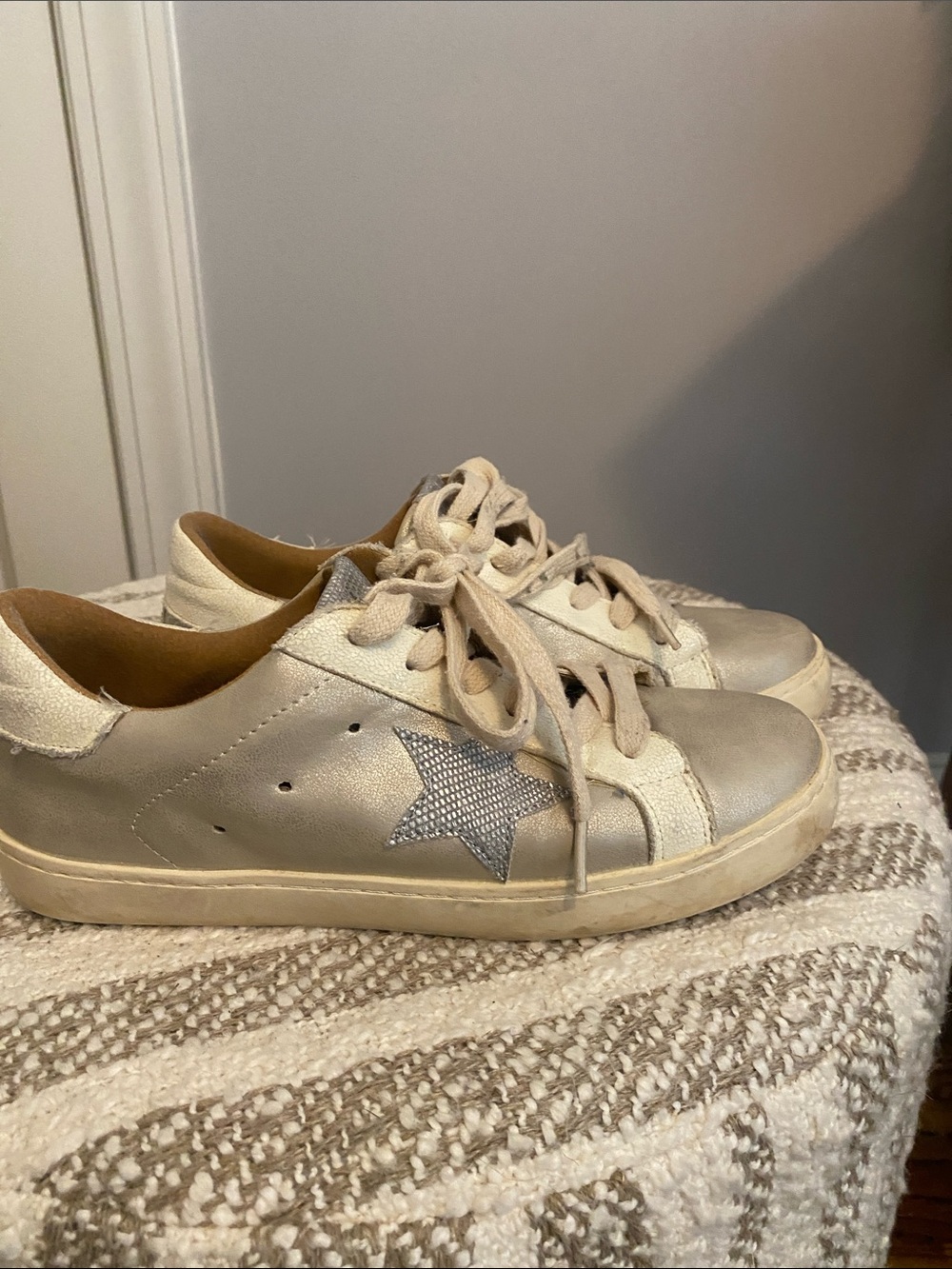 Women's Metallic Silver Star Detail Low-Top Sneakers